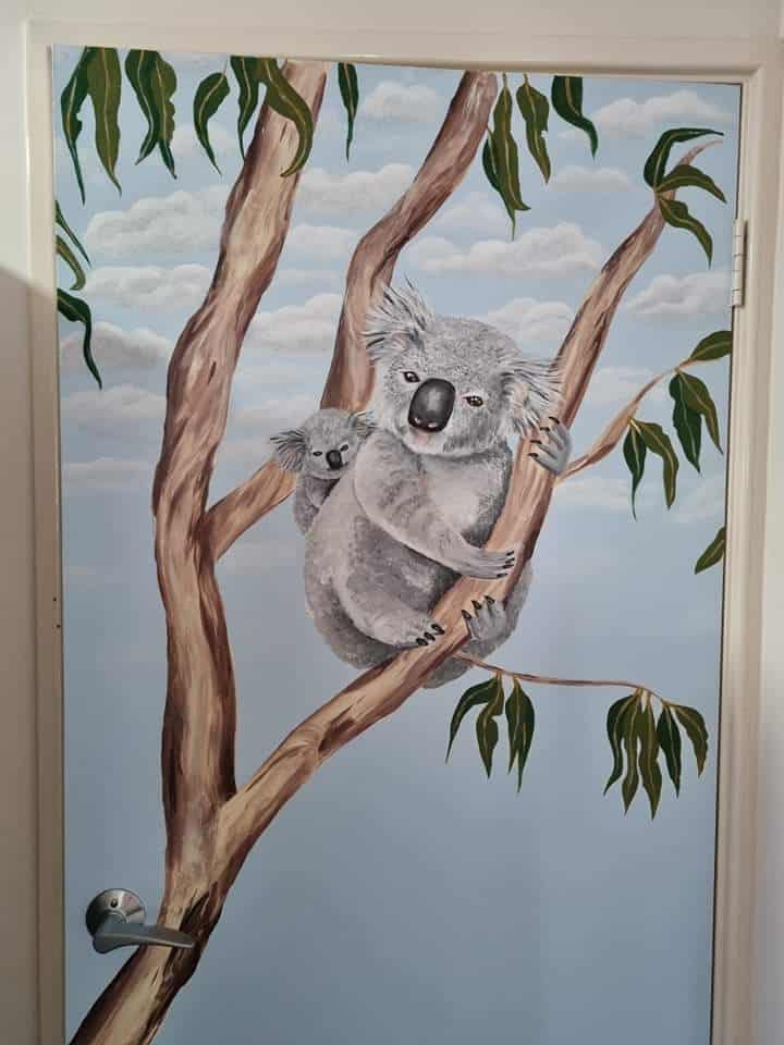 koalas-on-door